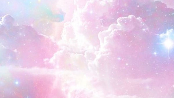 Розовые облака с радугой