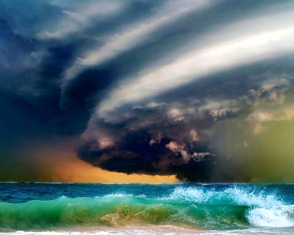 Зеленое море шторм