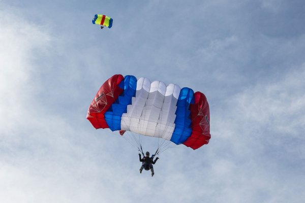 Парашют ЛГБТ