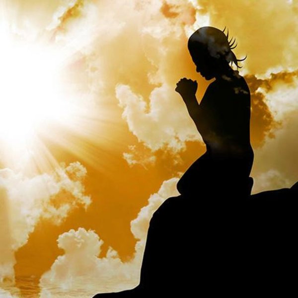 Человек молится