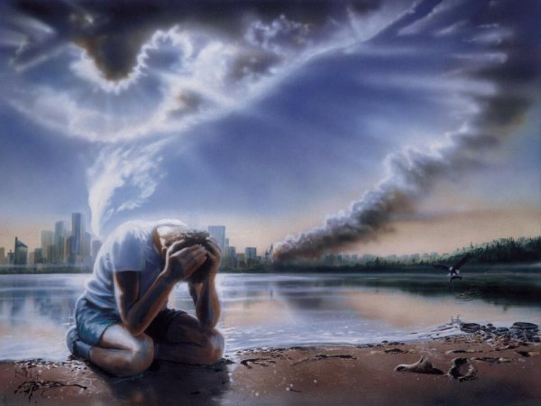 Человек молится на коленях