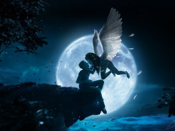 Ангел на фоне неба