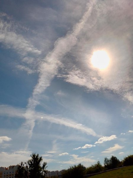 Небо над Москвой в клеточку