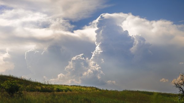 Облака над землей