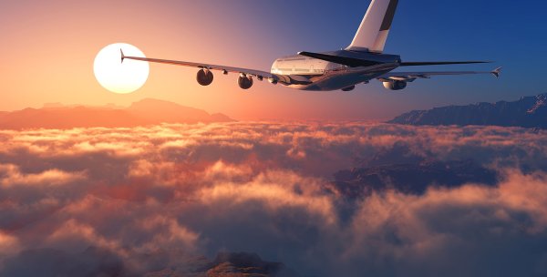 Самолет летит