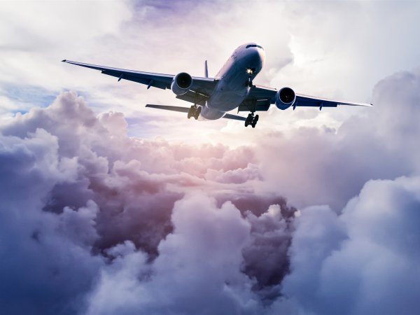 Боинг 787 Дримлайнер в небе