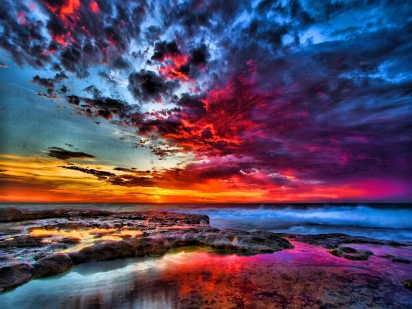 Отражение облаков в воде