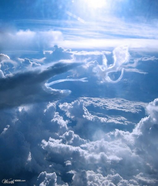 Причудливые облака в небе