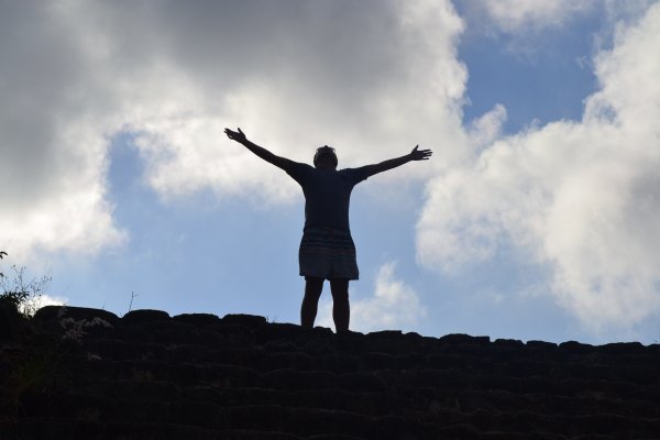 Ангел на облаке