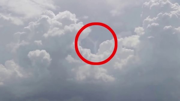 Лик Иисуса Христа в небе