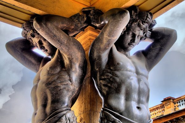 Атлант держит небо