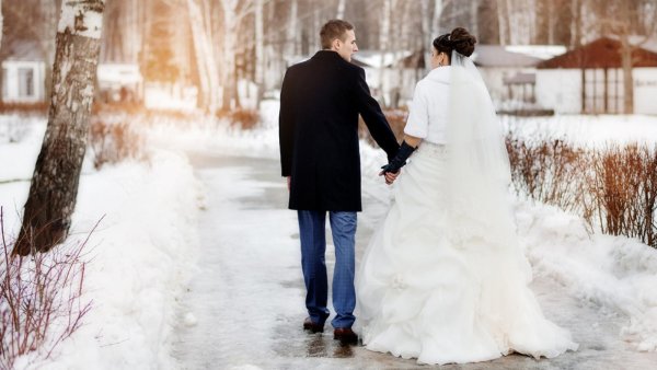 Новобрачные со спины