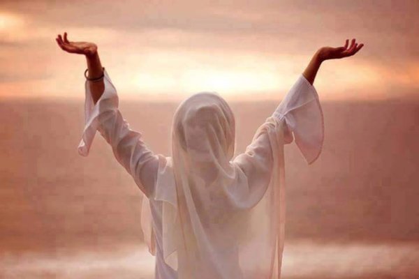 Молиться Богу