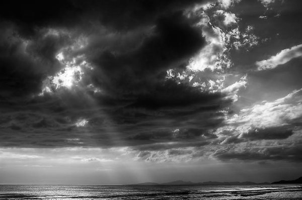 Небо в чёрно белом цвете