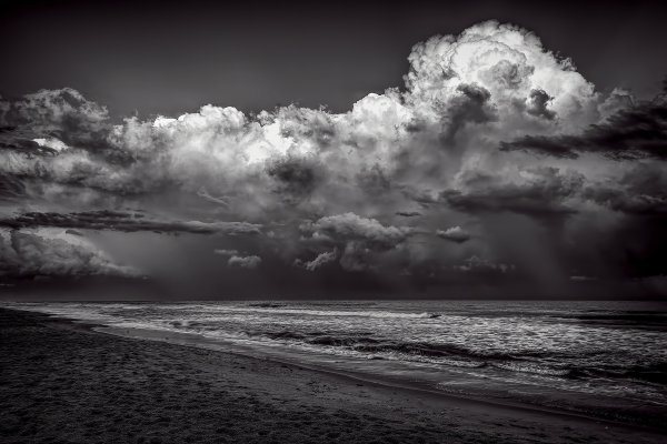 Черно белое небо