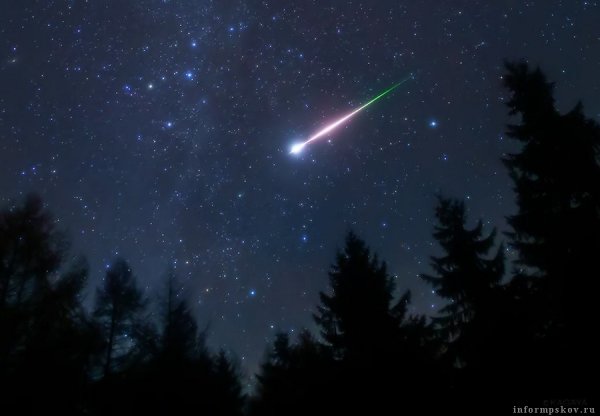 Комета в ночном небе