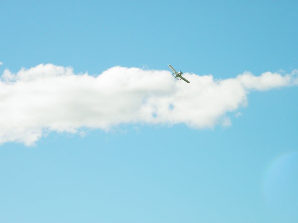 Самолет в небе