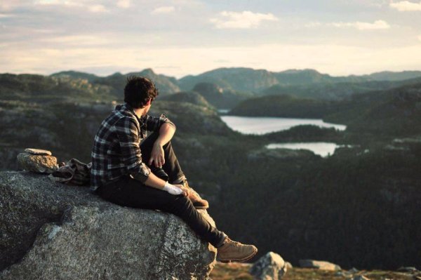 Задумчивый мужчина