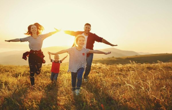 Силуэт отца и дочери