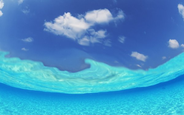 Голубое море
