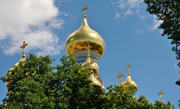 Золотые маковки куполов, перезвон колоколов