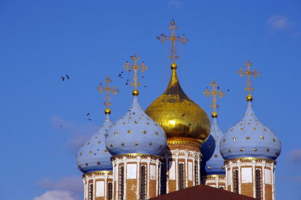Крест на куполе Успенского собора Москва
