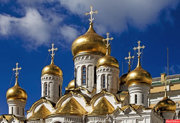 Храм на фоне неба
