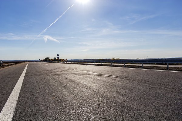 Хмурое небо и дорога