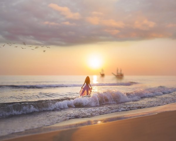 Девушка на берегу моря