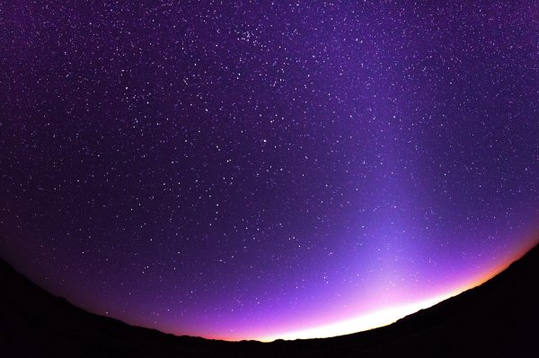 Фиолетовое небо со звездами