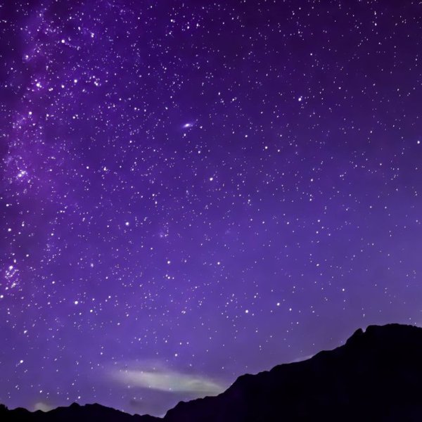 Фиолетовое небо со звездами