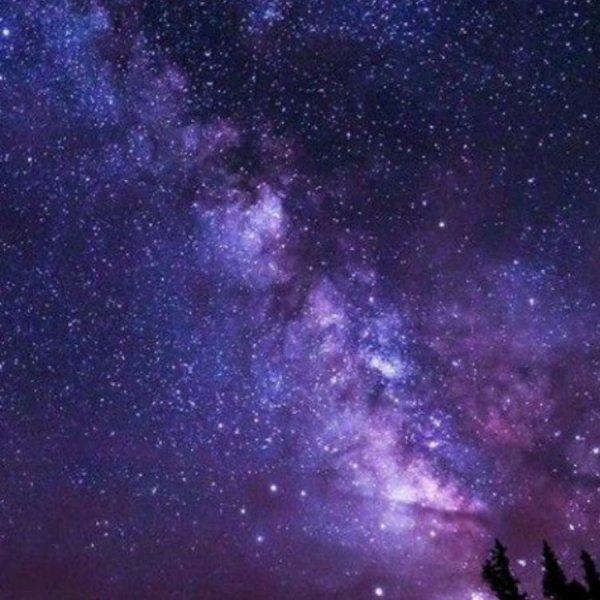 Фиолетовое звездное небо