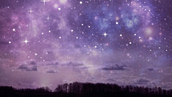 Фиолетовое небо со звездами