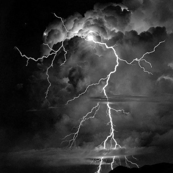 Молния пожар