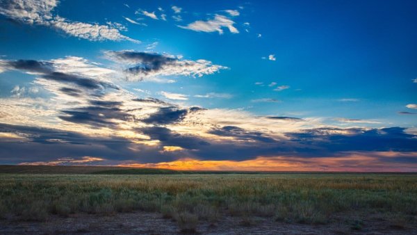 Закат в степи Казахстана
