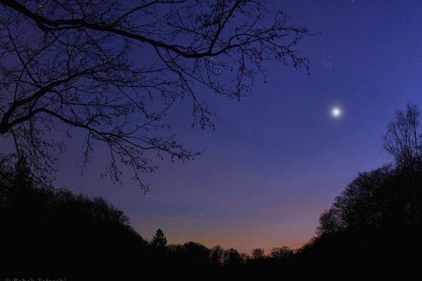 Вечерняя звезда Венера на небе