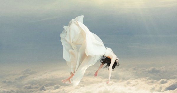 Парит в воздухе