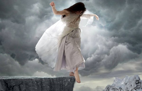 Девушка взлетает