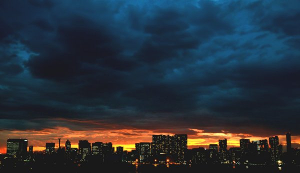 Закат над городом