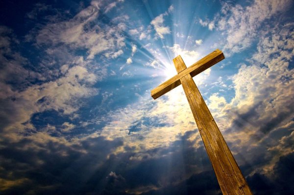 Крест на фоне неба ава