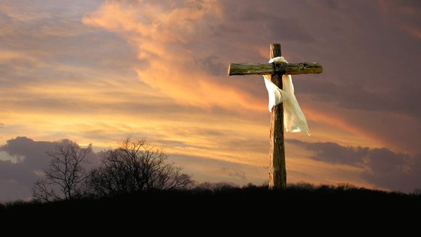 Крест на фоне неба