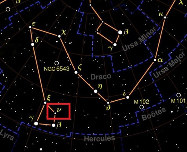 Дракон на фоне космоса