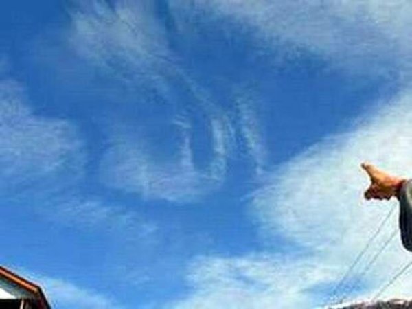 Надпись Аллах на небе