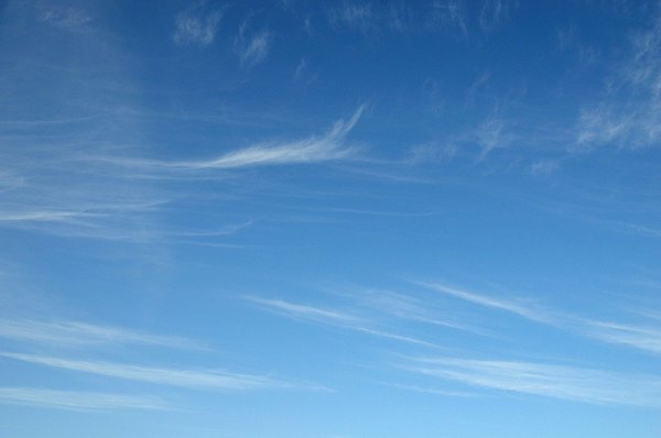 Голубое небо с облаками