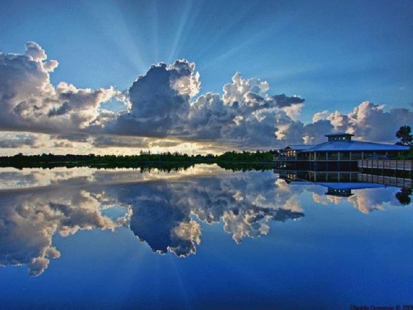 Отражение неба в озере