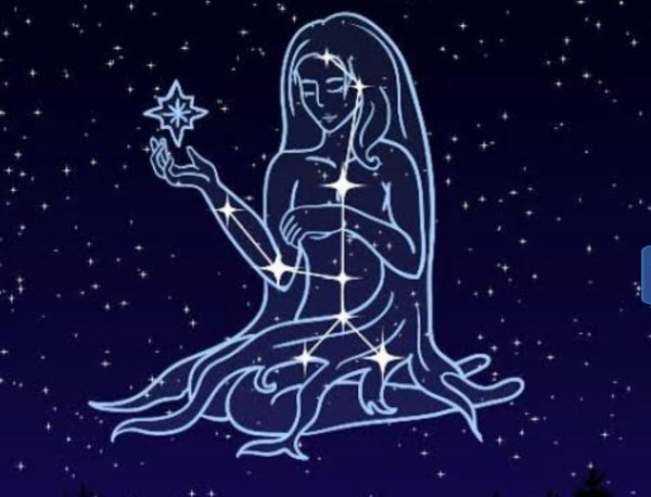 Девушка на фоне звездного неба