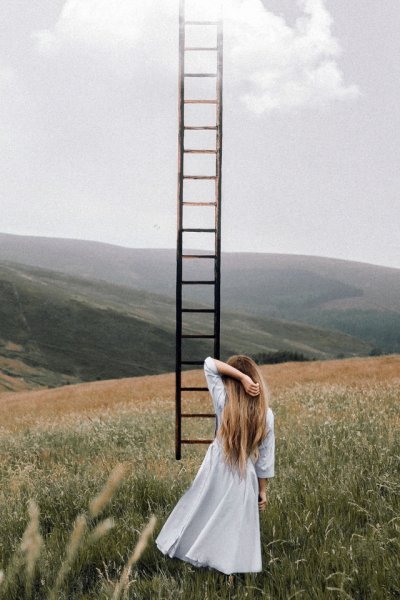 Человек на лестнице в небо