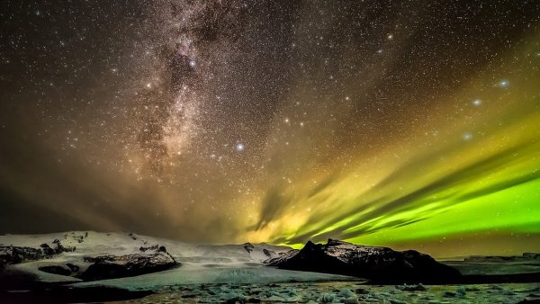 Млечный путь и Северное сияние