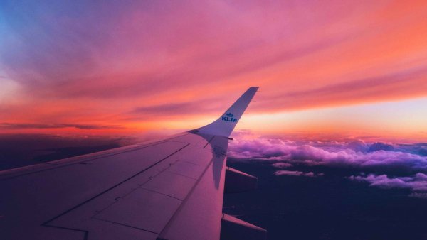 Самолет в небе