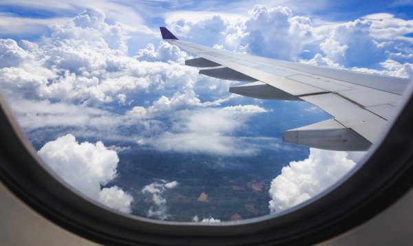 Самолет в небе